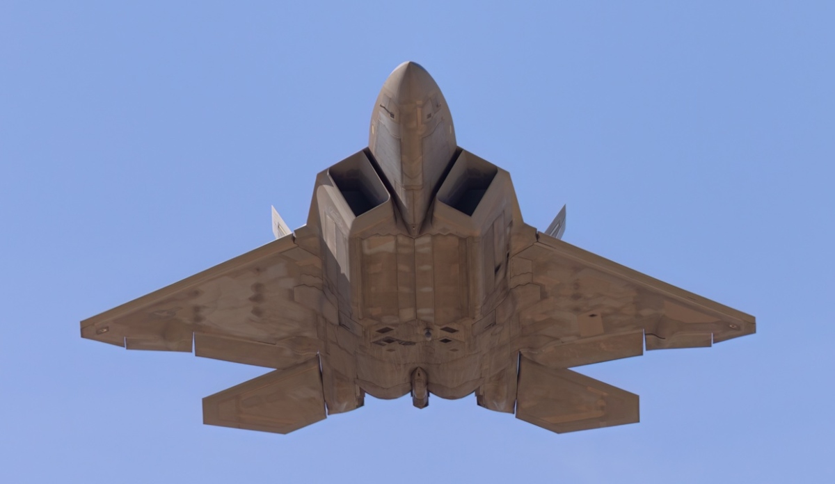 F22 (3)