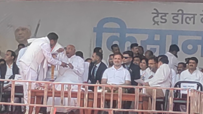भोपाल में राहुल गांधी ने भरी हुंकार, पीएम मोदी को दी चुनौती- 'हिम्मत है तो  रद्द करें ट्रेड डील' - rahul kharge address congress kisan mahachaupal in  bhopal