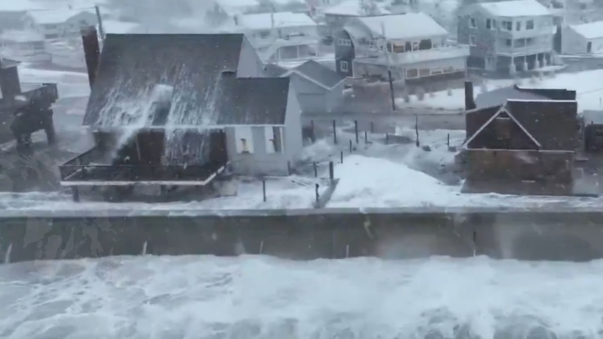 Snow thunder in Scituate Massachusetts US state (1)