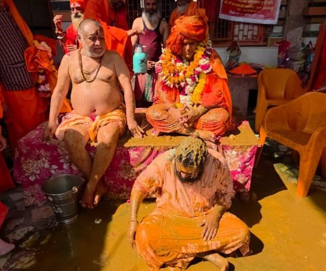 Saint play holi with gober