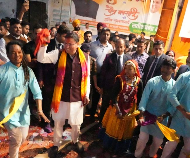 Uttarakhand CM Dhami play holi In Khatima