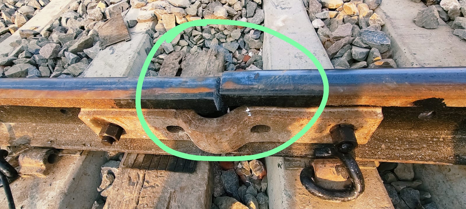 बेतिया में टला बड़ा ट्रेन हादसा: महज 10 दिन में टूटा नई रेललाइन का ट्रैक, बाल-बाल बची बगहा-पाटलिपुत्र एक्सप्रेस - bagahapatliputra express accident averted in bettiah