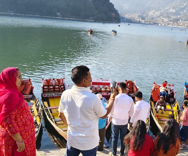 Tourists came to Nainital