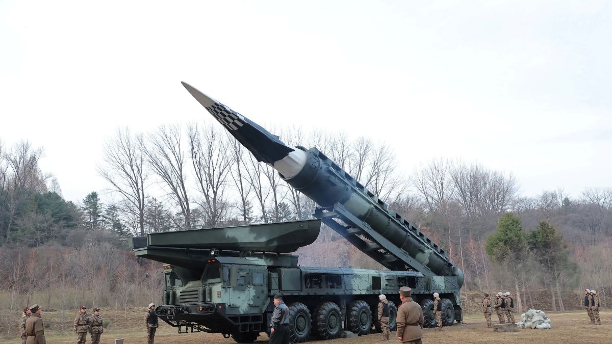 Iran attack on Solid fuel missile on Israel (1)