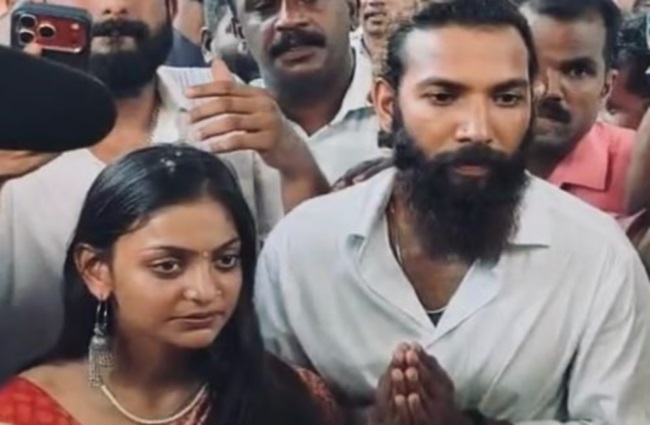 monalisa with husband 959
