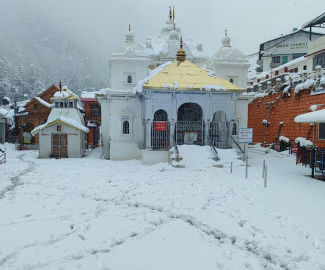 snowfall in Gangotri Dham