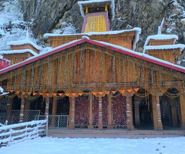 snowfall in Yamunotri Dham