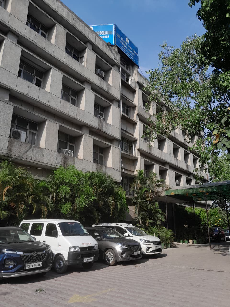 MCD शाहदरा नॉर्थ जोन में लगातार दूसरे दिन CBI की छापेमारी, हिरासत में  जूनियर इंजीनियर और 2 बेलदार - cbi raid shahdara je two beldars detained in  corruption case