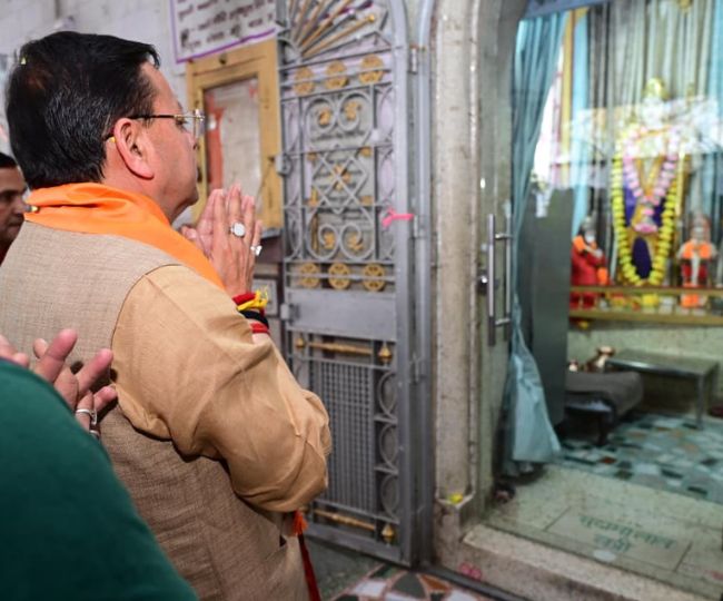 CM Dhami offered prayers