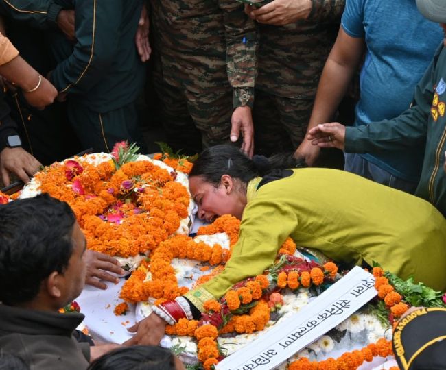 martyr vikas wife