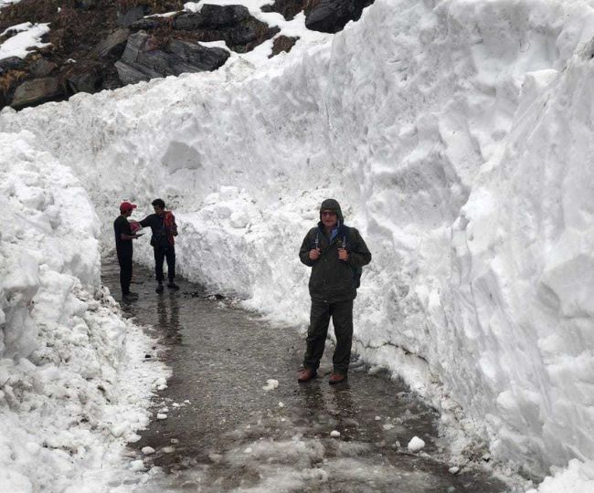 snow in kedarnath mandir