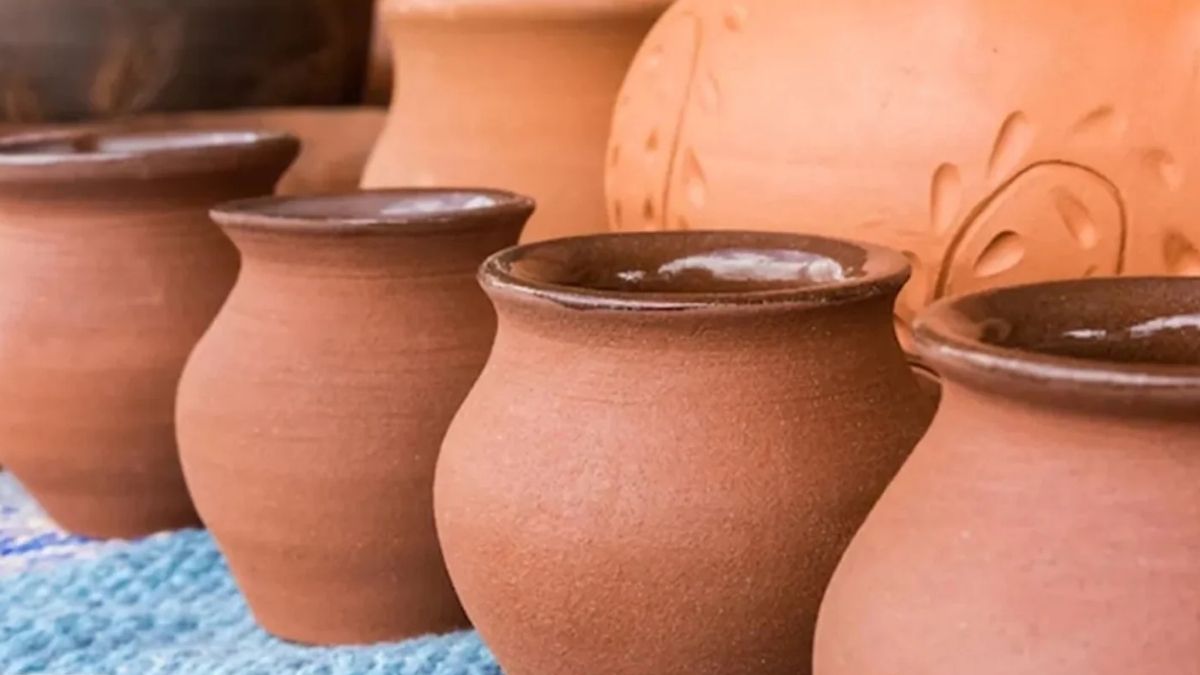 Earthen pot (2)