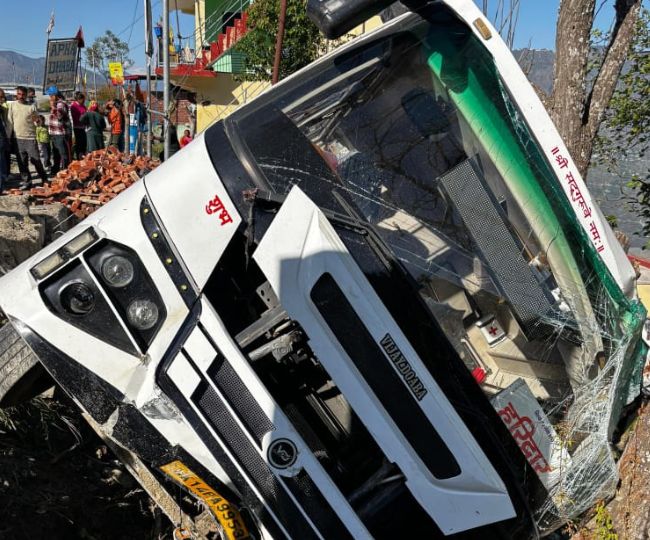 Damage Bus Photo