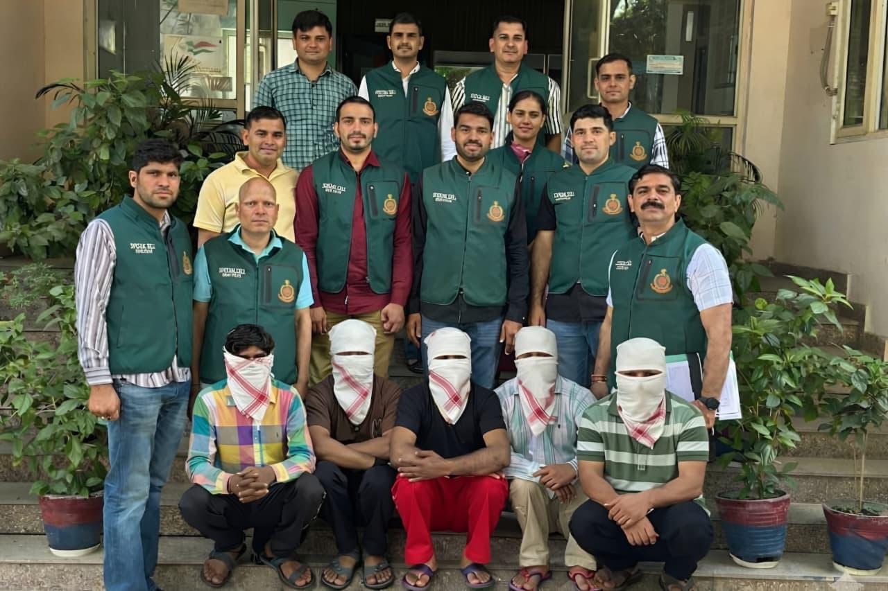 ISI के बड़े जासूसी नेटवर्क का भंडाफोड़, पाकिस्तान भेजने की फिराक में थे सेना  की गोपनीय जानकारी; 11 गिरफ्तार - delhi police busts major isi spy network 11  arrested
