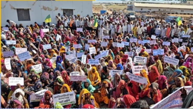 chhatarpur tribal woman protest 21546