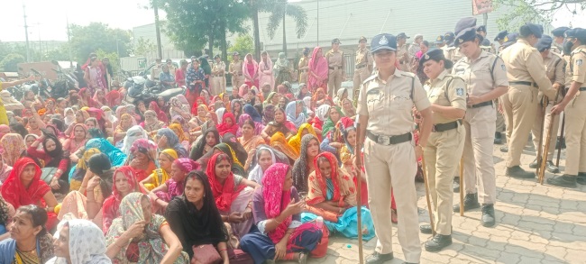 pithampur w labor dharna 8596