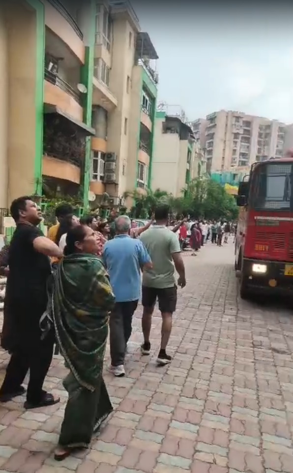 indirapuram fire 7
