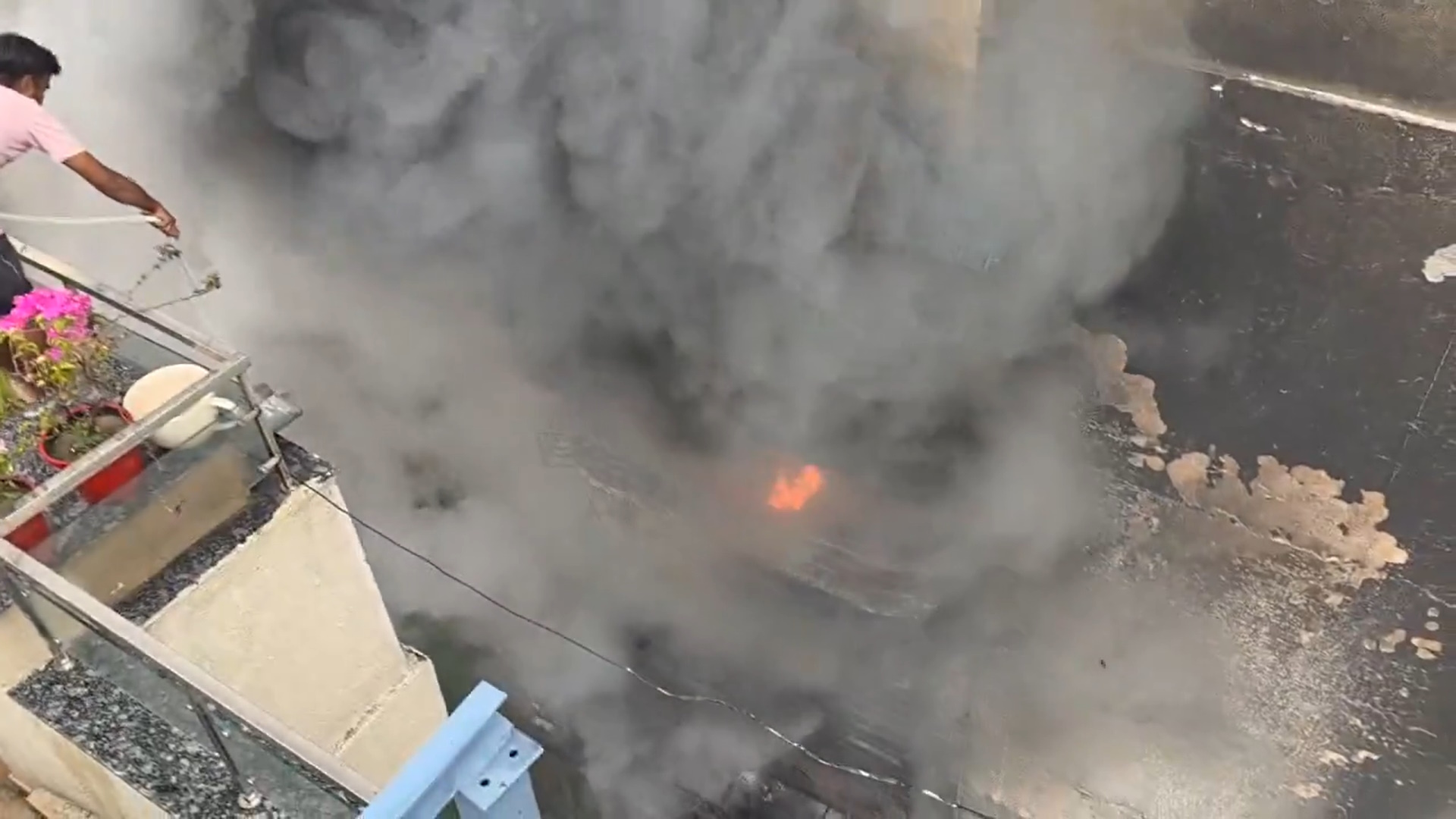 indirapuram fire 8