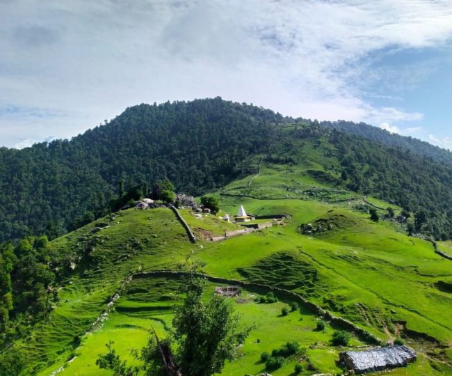 Amazing view of Majuwa Top near Karmai village of Bageshwar