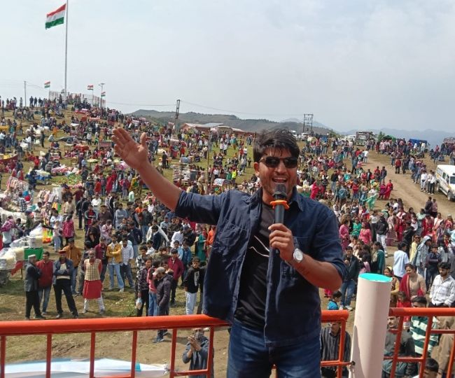 Singer in mela