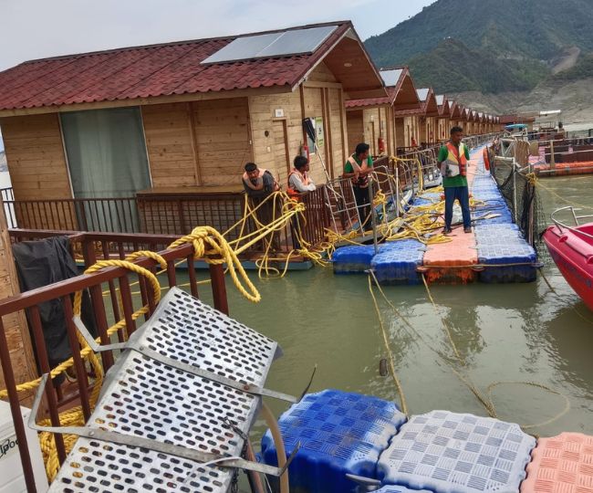 _floating huts in Tehri Lake
