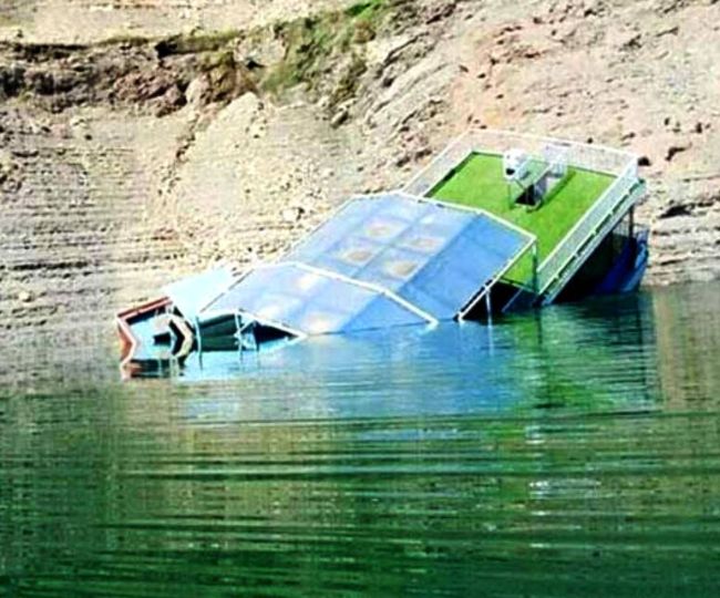 floating marina boat sank in Tehri Lake