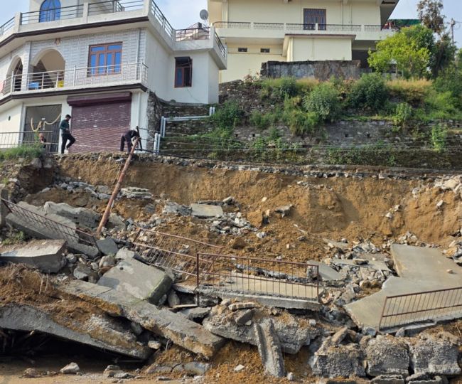 pithoragarh road washed away