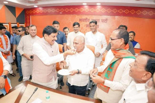 MP BJP V 21565