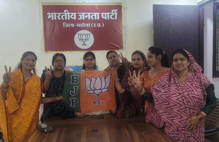 BJP Celebrates in UP BJP Celebrates in UP