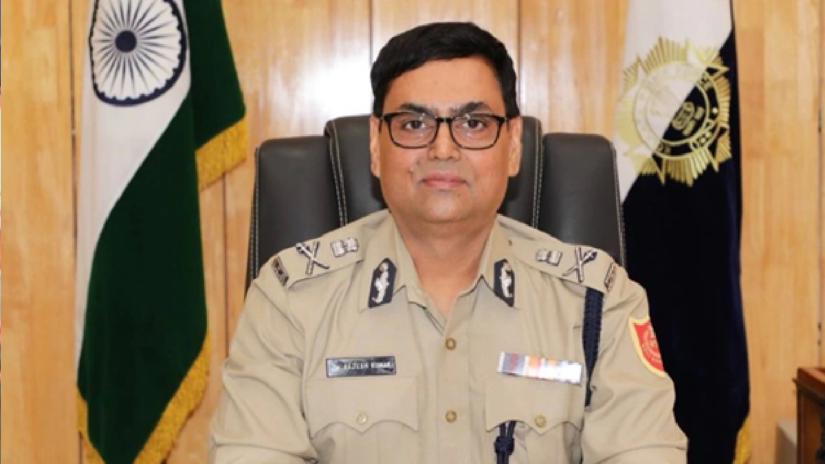 Dr Rajesh kumar inside 1