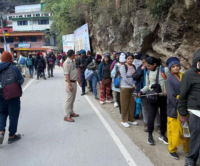 kedarnath Crowds of devotees