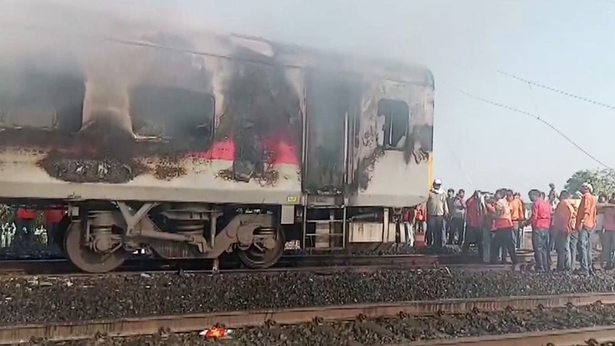 Madhya Pradesh Train Fire breaks (1)