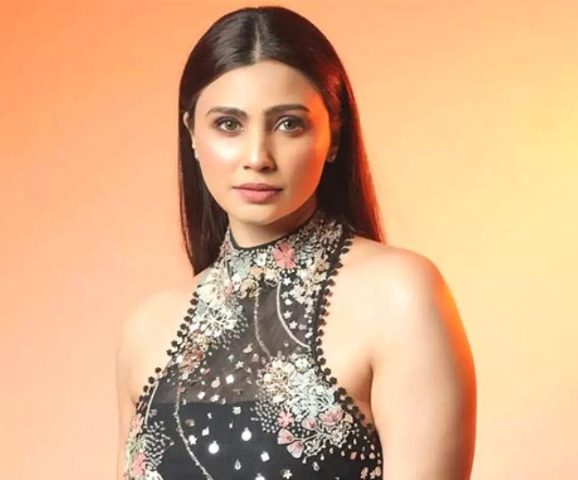 daisy shah (1)