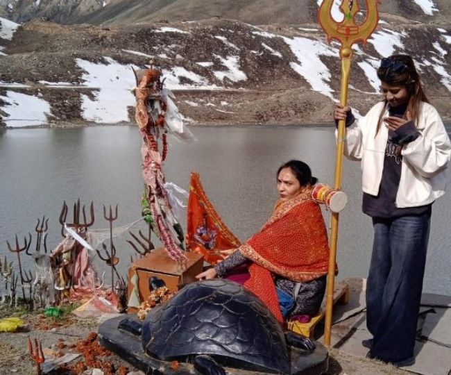 devotees reaching adi kailash Uttarakhand