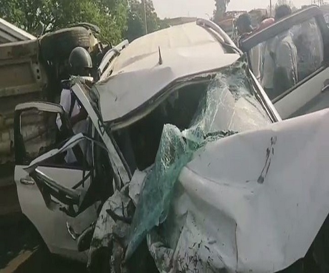 prayagraj Road Accident Damage 2 Car