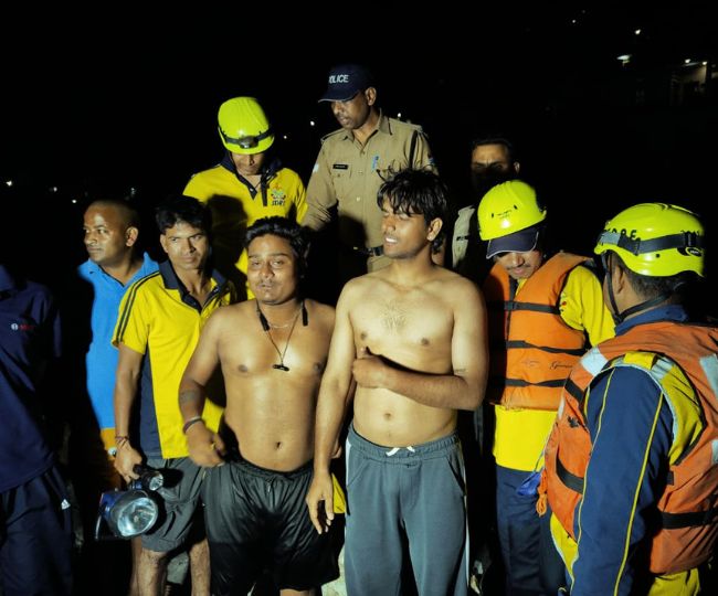 Two pilgrims from Mumbai stranded on the island