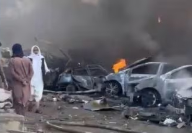 train blast in pakistan (1)