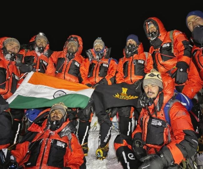 NSG Commando hoist tricolour on mount everest