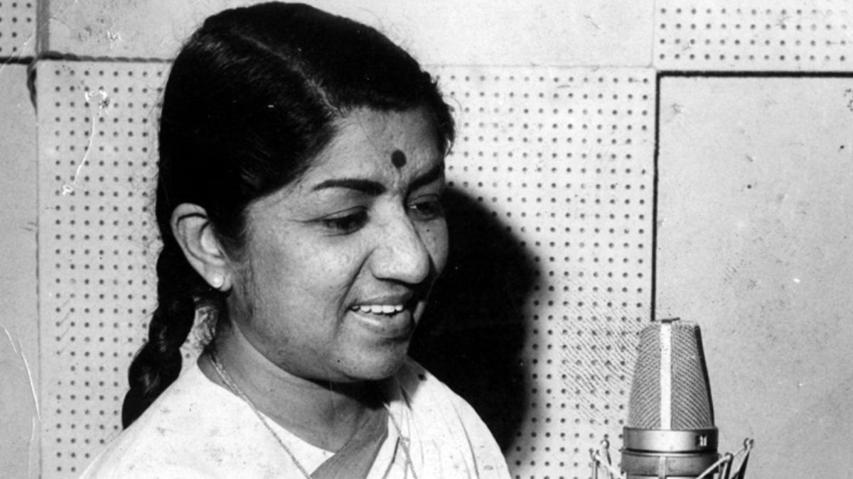 lata mangeshkar lag jaa gale