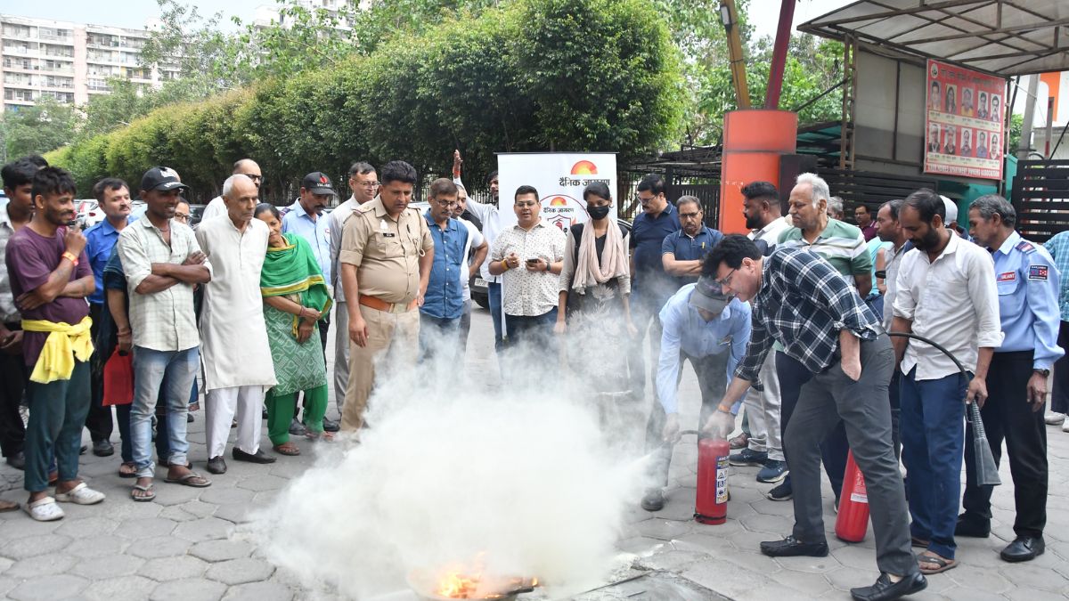 गाजियाबाद की सोसायटी में आग से बचाव का मिला मंत्र, निवासियों ने सीखे आग ...