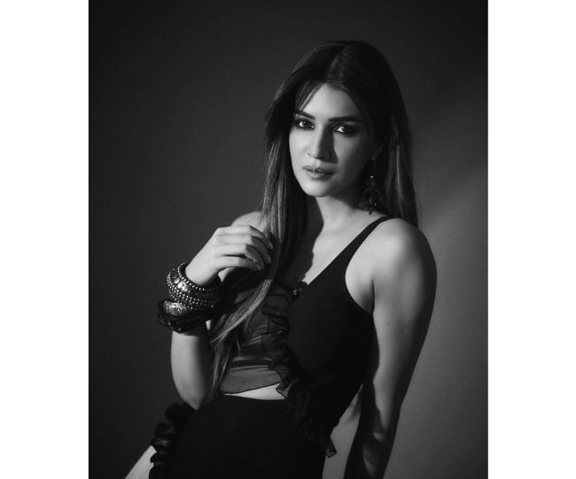 Kriti Sanon trailer launch look
