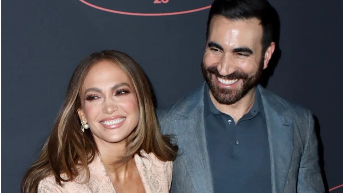 jennifer lopez date Brett Goldstein  (1)