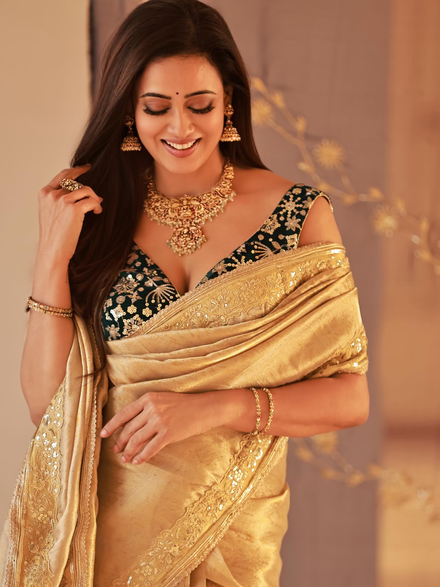 shweta.tiwari_1777810313_3888875672542493362_1343411903