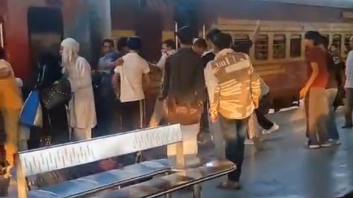 Shahdara railway station (1)