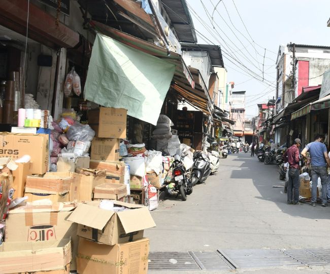 Encroachment in front of Darshani Gate
