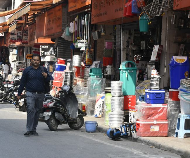 Encroachment on the footpath by shops along the route from Peepal Mandi to Dhamawala