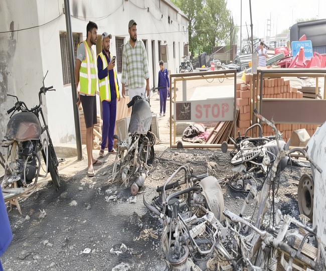 Burnet vehicles after Kaushambi toll plaza fire
