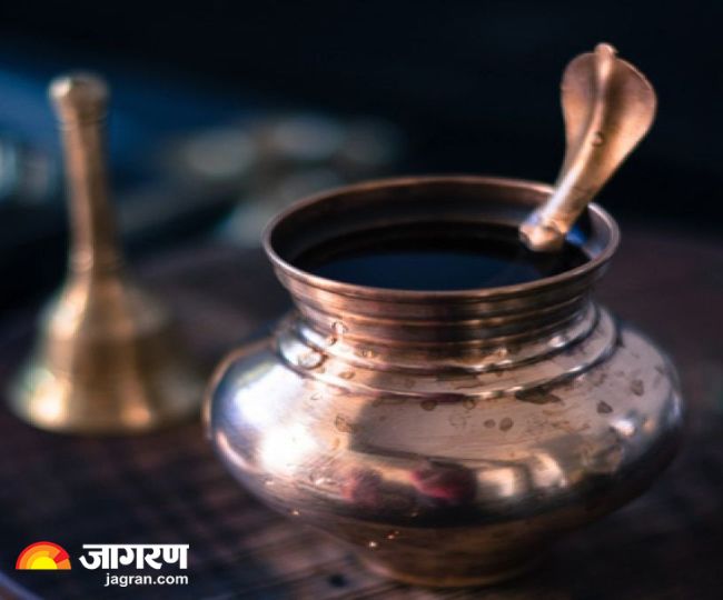 puja room me jal ka lota