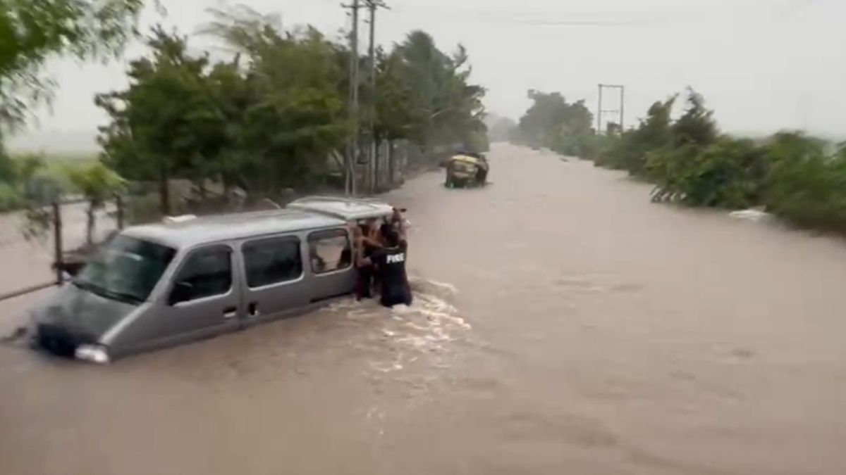 gijrat flood (2)