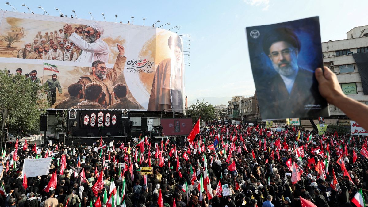 khamnei croud kh